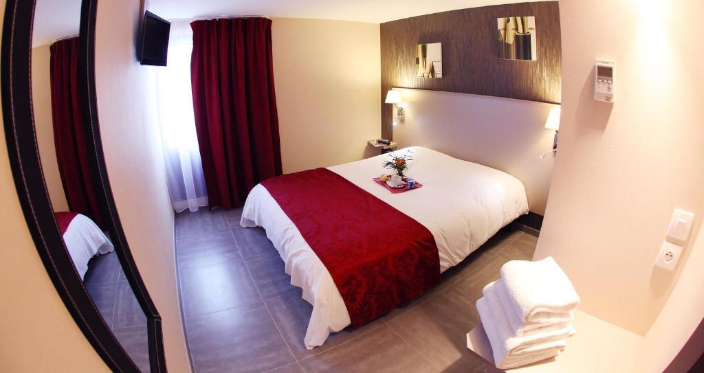 Hotel Le Coudon La Farlède Habitación foto
