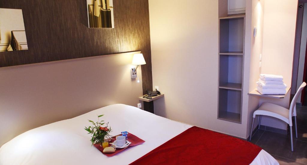 Hotel Le Coudon La Farlède Habitación foto